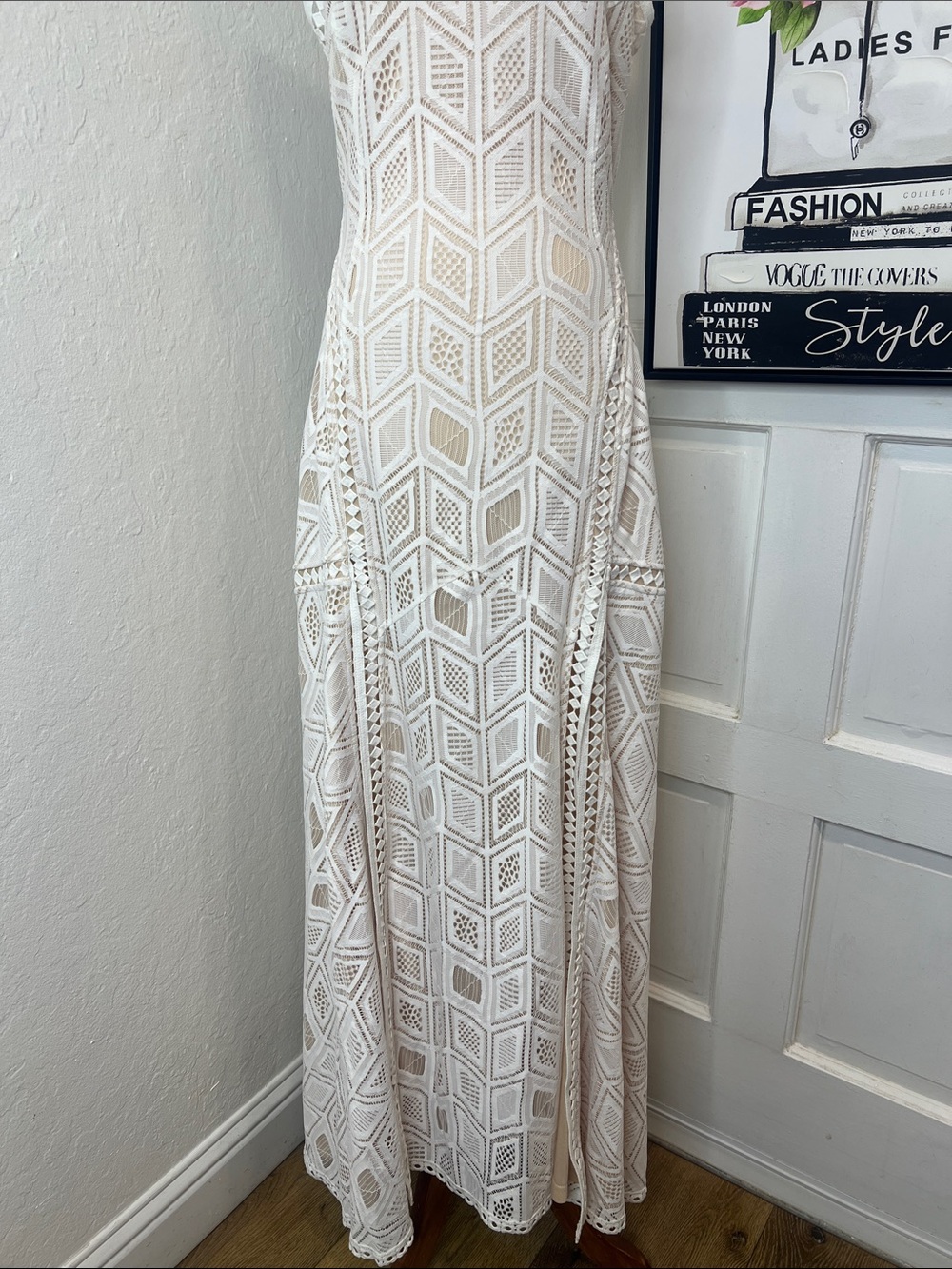 NWT Guess Sunset Geo Lace Maxi Size 8 - Picture 7 of 10